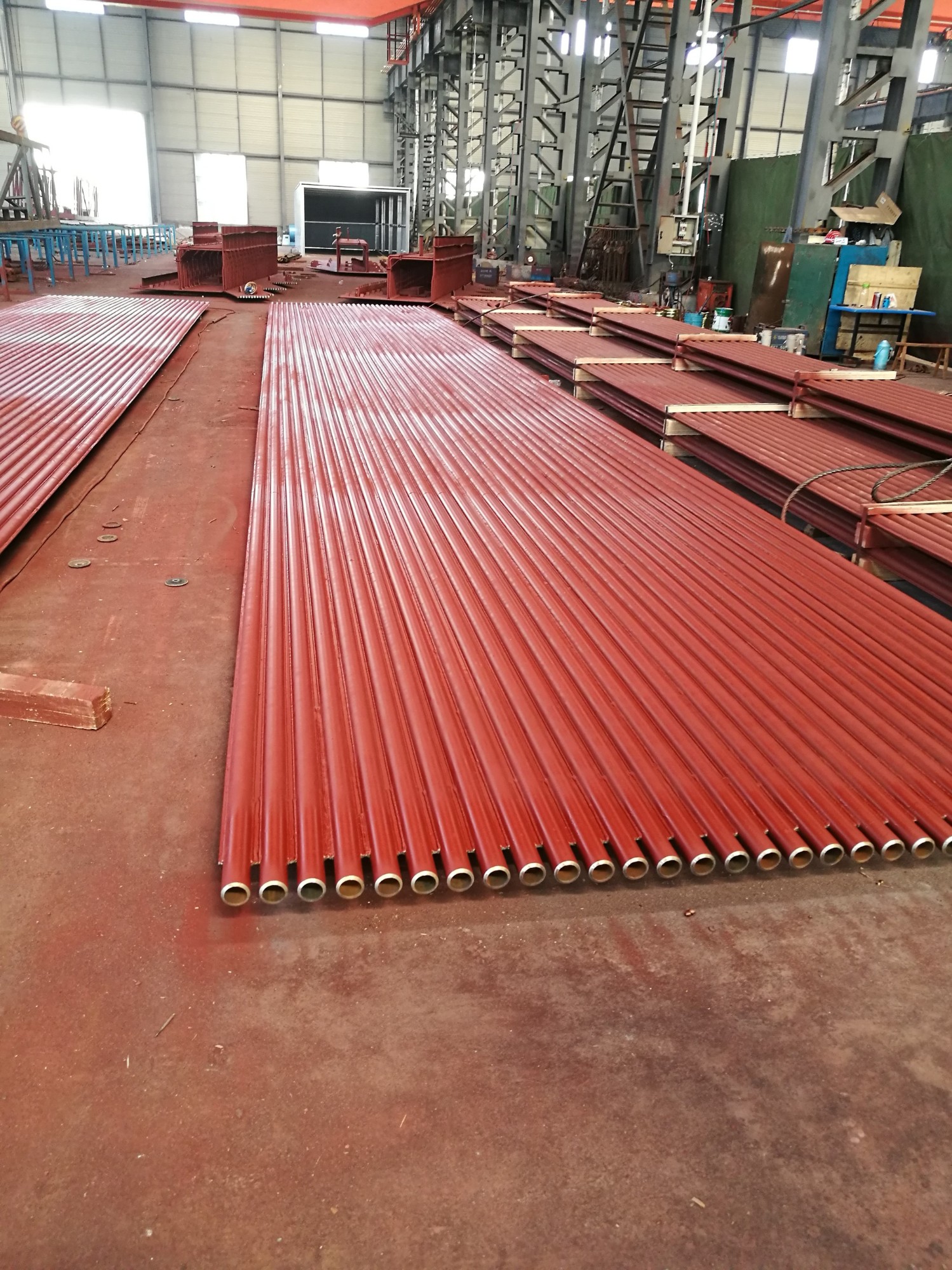 材質(zhì)：SA-210C規(guī)格：63.5×7.5 4根一排，鱗片寬度12.7mm厚度6mm管排總長度12米，內(nèi)螺紋8個頭） 管材需正偏差，帶500米密封