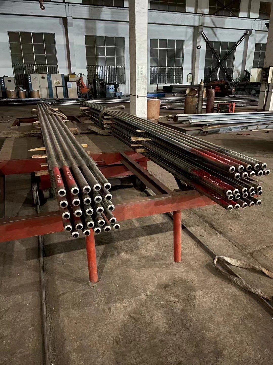 水冷壁管屏|管中心距76.2mm，管屏長6米、5根一組，Φ63.5×7.1內(nèi)螺紋管，鰭片8mm