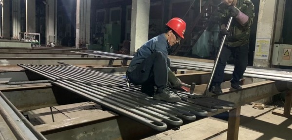 φ60.3×7.5\SA-210C 水冷壁帶鰭片內螺紋管，帶鰭片。2）附質量證明書，3）品牌：武鍋、東鍋、哈鍋選其一