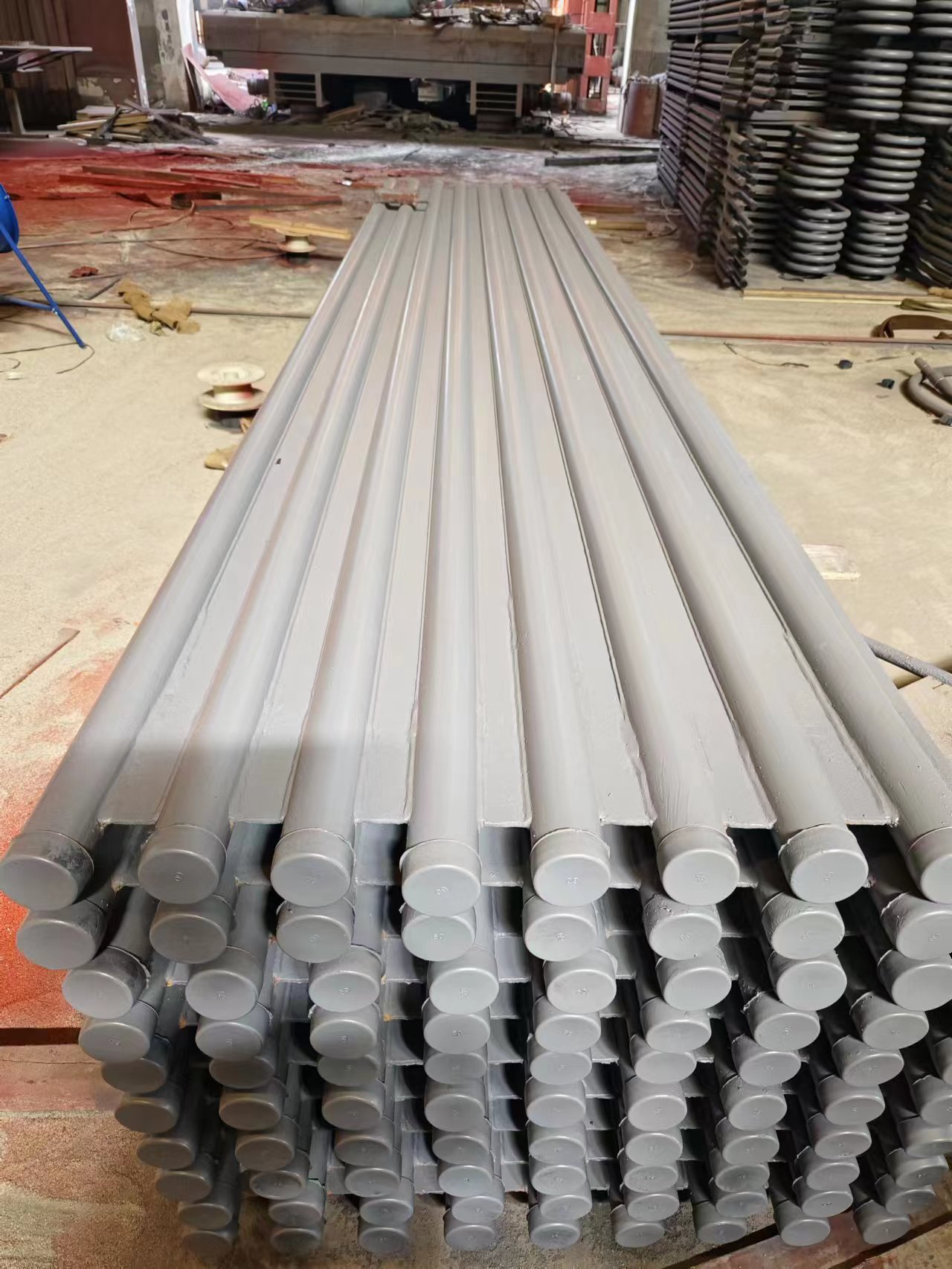 φ60.3×7.5\SA-210C 水冷壁帶鰭片內螺紋管，帶鰭片。2）附質量證明書，3）品牌：武鍋、東鍋、哈鍋選其一