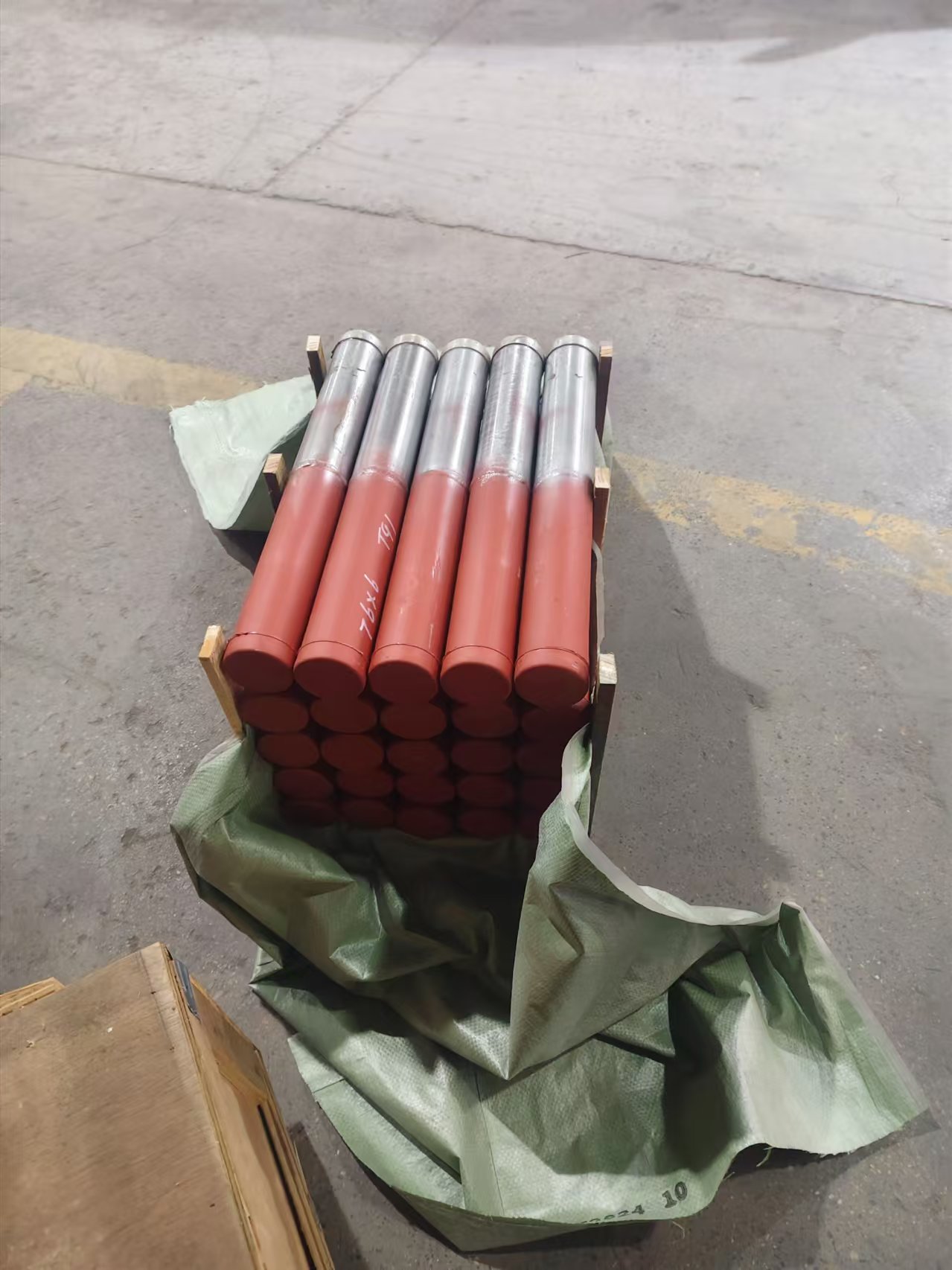 規(guī)格：ф76×6，長度600mm，材質(zhì)：SA-213TP347HFG/SA-213T91,兩種材質(zhì)各300mm